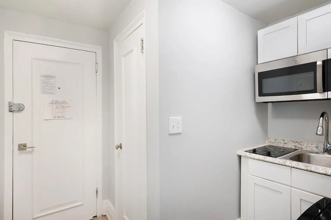 73-201 New 1Br 1Bth Uws Doorman Gym Daire New York