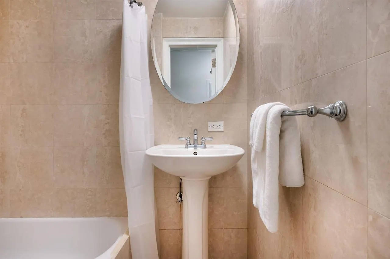 73-201 New 1Br 1Bth Uws Doorman Gym Daire New York